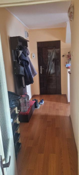 Apartament 2 camere semidecomandat etaj 4din 4