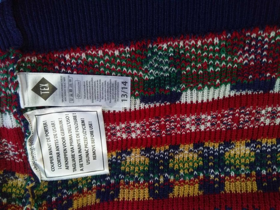 Pulover Craciun  - Livrarea 5 lei - Nou - cu eticheta - ptr.copii