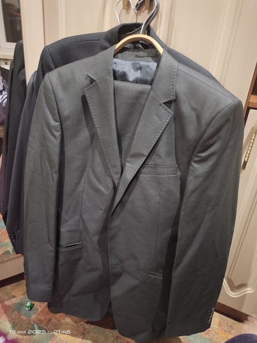 Продам мужские костюмы