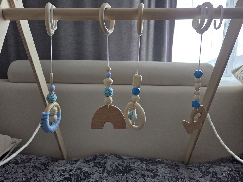 Продается стойка Монтессори с игрушками