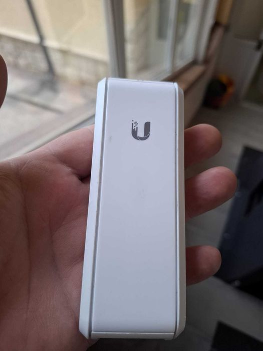 Vând Cloud Key Ubiquiti UniFi – controller dedicat pentru rețele UniFi