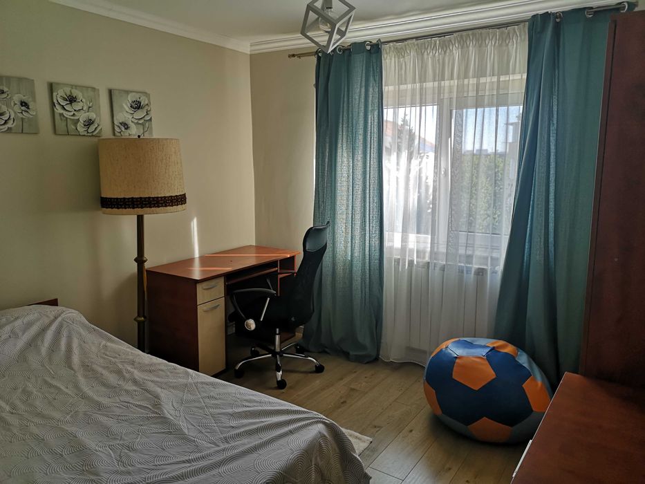 Închiriez apartament 3 camere, decomandat, cartier Obcini