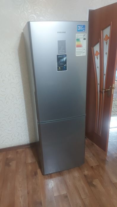 Холодильник Samsung