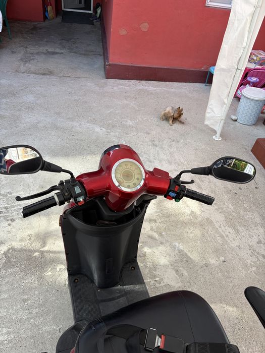 Scuter electric cu 3 roți ZTECH – roșu, stare foarte bună