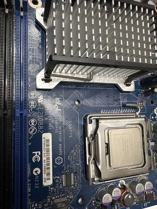 Placa baza  Intel  D945PVS  cu procesor Intel(Canada made)