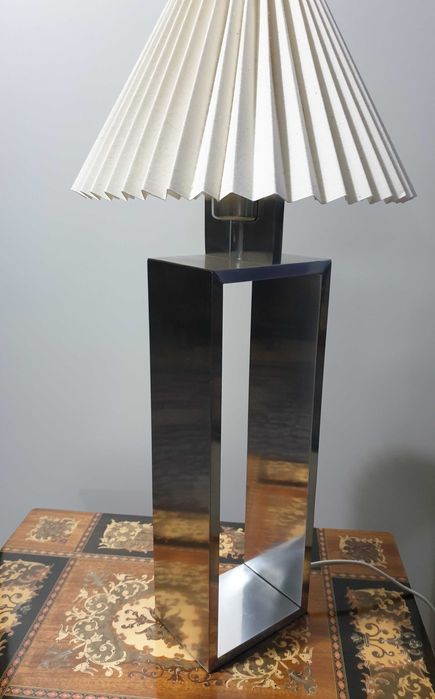 Настолна дизайнерска лампа