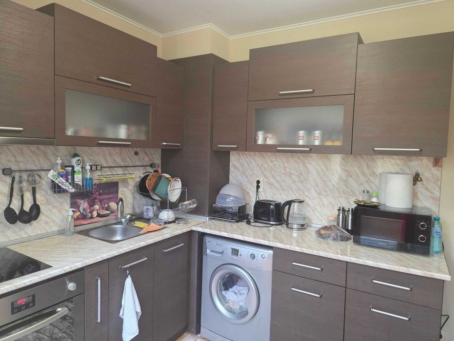 Продава 2 стаи с кухня след ремонт в кв.Изток