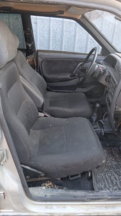 Машина легковая. На ходу, Бампер имеется…………………..