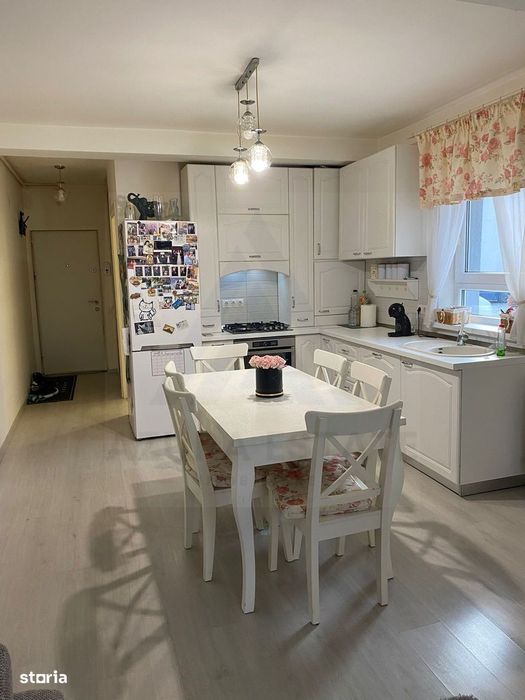 Apartament cu 3 camere 2 bai curte individuala 74 mp în Șelimbăr