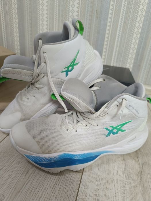 ASICS NOVA SURGE (асикс Нова сердж)