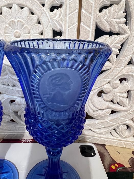 Set 2 pahare vintage Avon cobalt blue – cameo, variantă rară