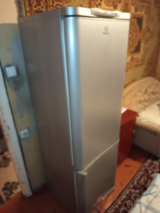 Продам холодильник INDESIT