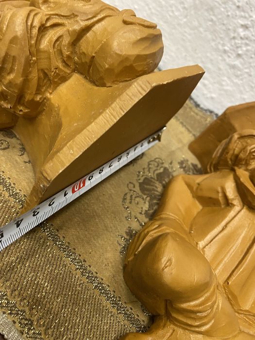 Италиански поставки за стена