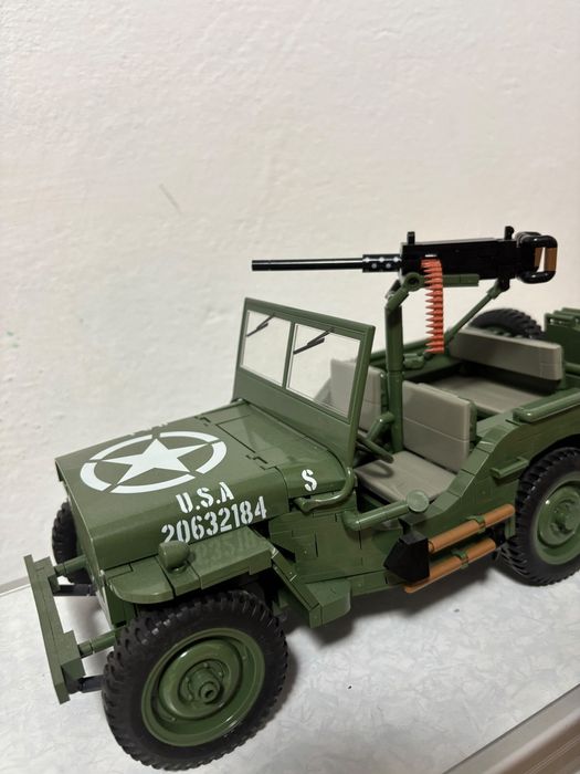 Jeep Lego cu mitraliera