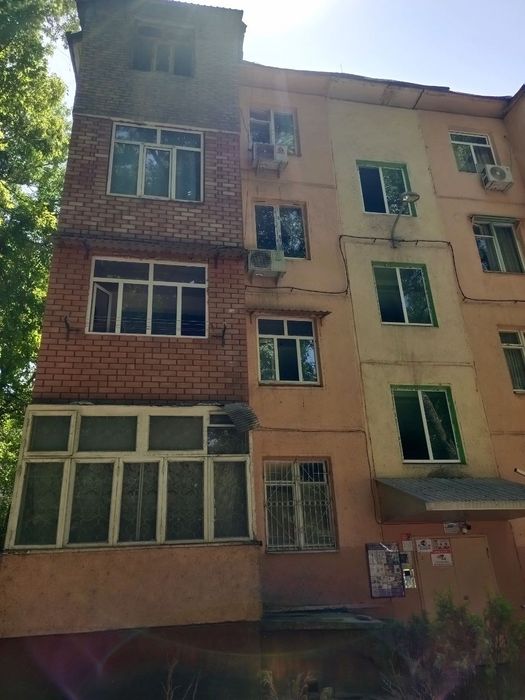 Chilonzor 10kvartldan 2/3xonali qilngan kvartira sotiladi