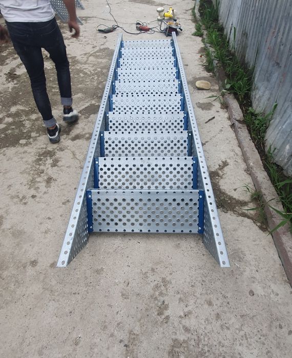 Rigole și scări zincate