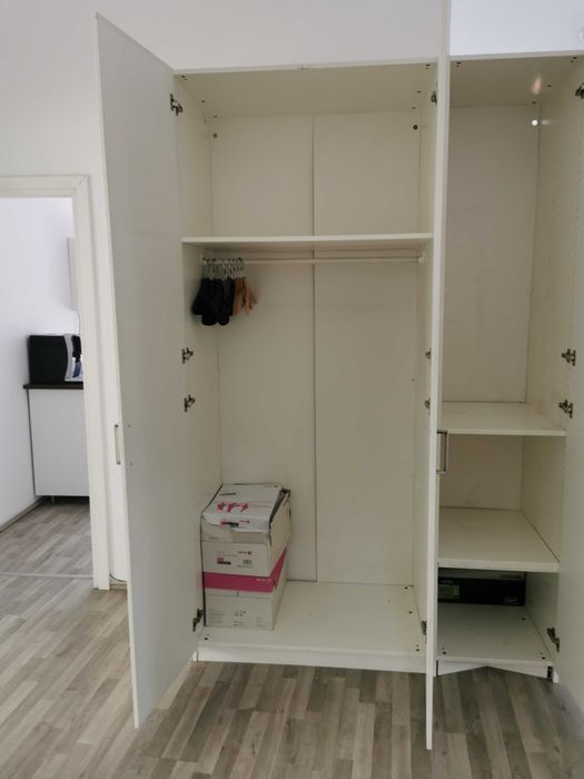 Dulapuri albe Ikea