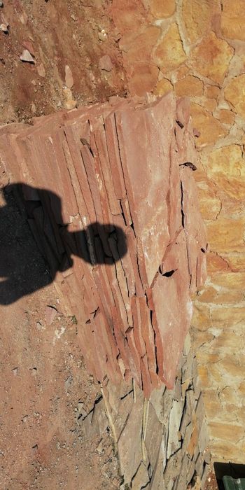 Дикий камень красный