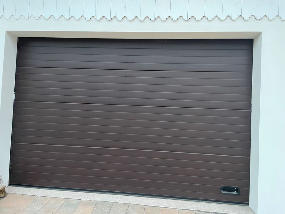 Usa de garaj cu telecomanda