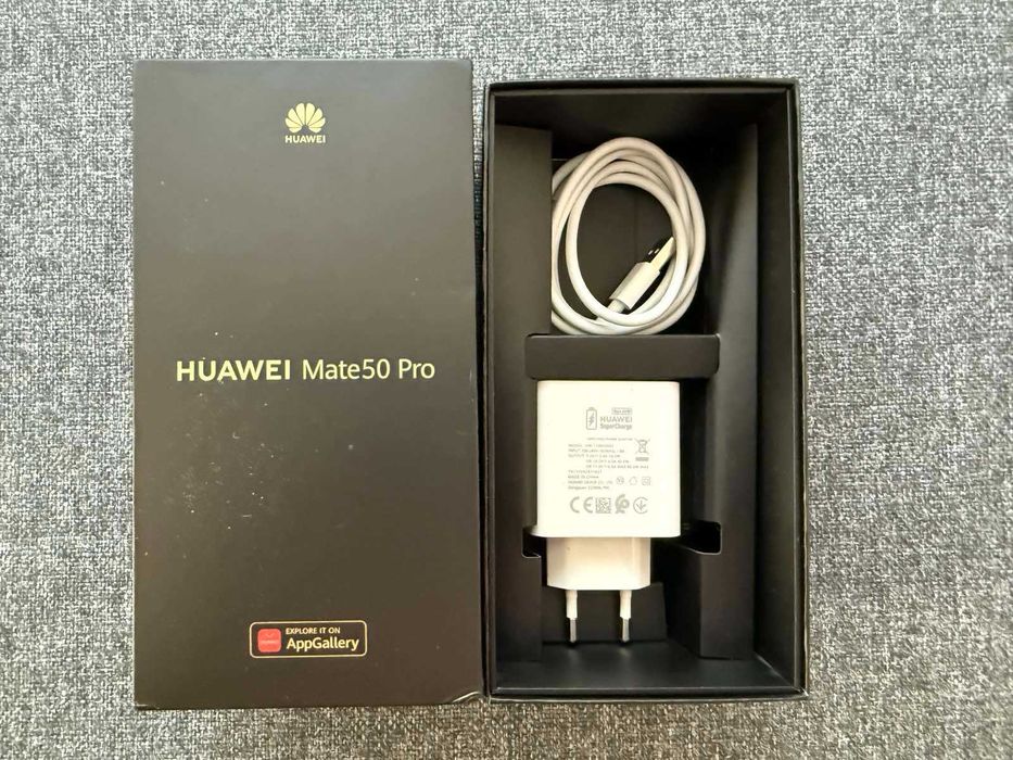 Продавам изключително запазен Huawei Mate 50 Pro