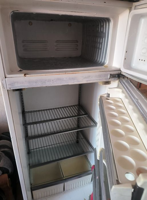 Срочно продаем. Холодильник рабочий