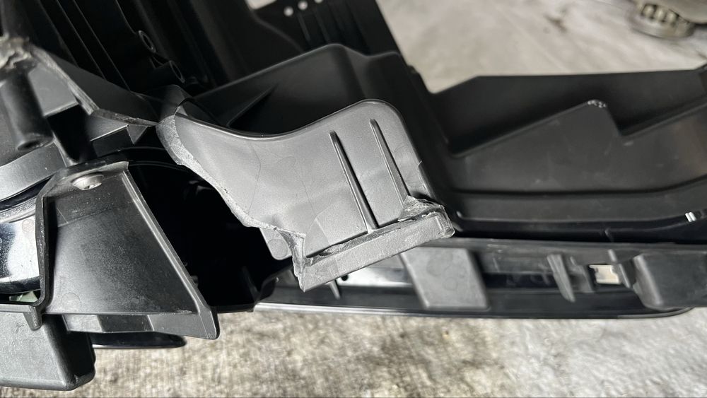 Alfa Romeo Junior 2024- десен фар