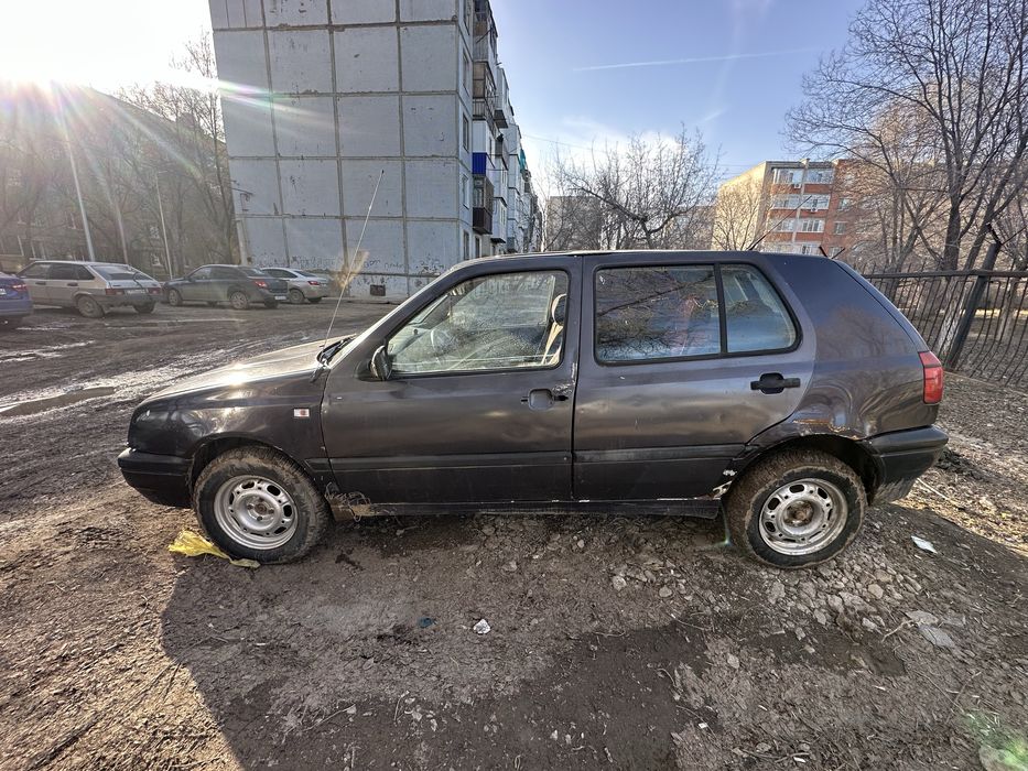 Голф 3  двигатель 1.8  газ отметка есть