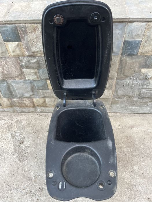 Подлокотник на Opel Vectra B