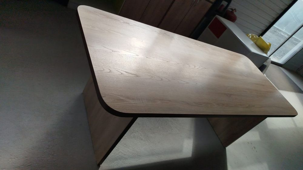 Стол деревянный б/у