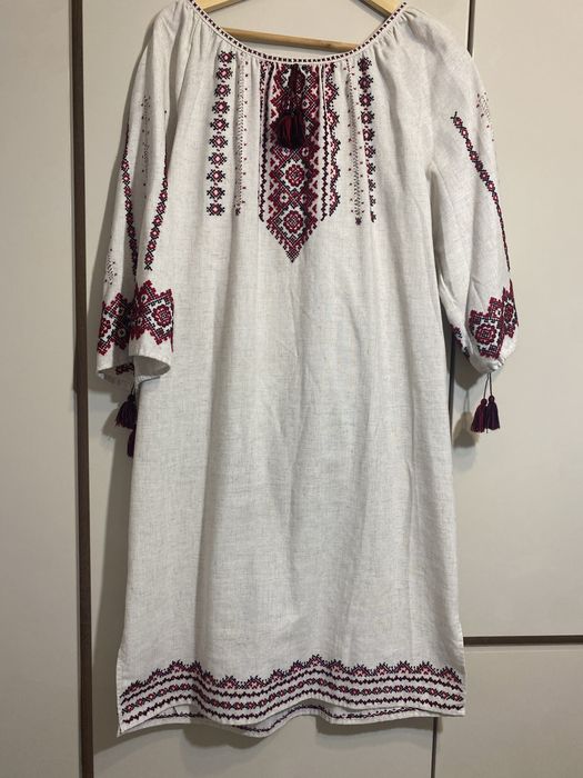 Rochie populara brodata manual