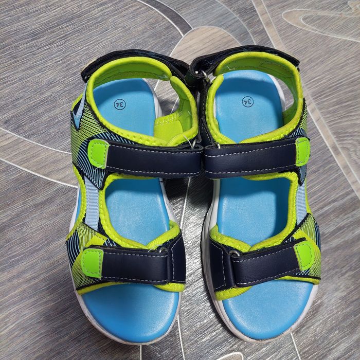 Продам сандали 34р