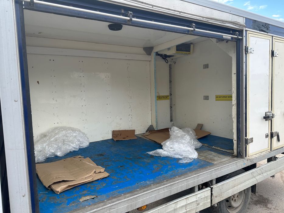 Продавам термоизолиран фургон с агрегат хубард