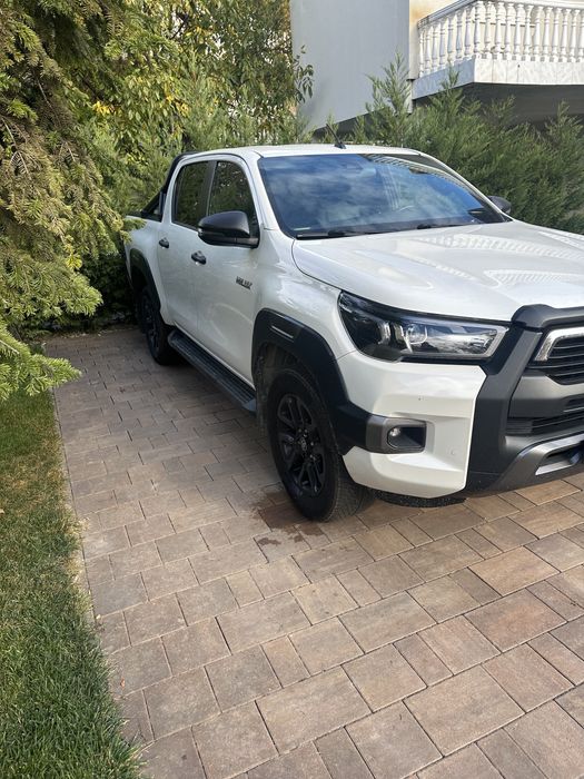 Vand Toyota Hilux Invincible 2,8 204 CP