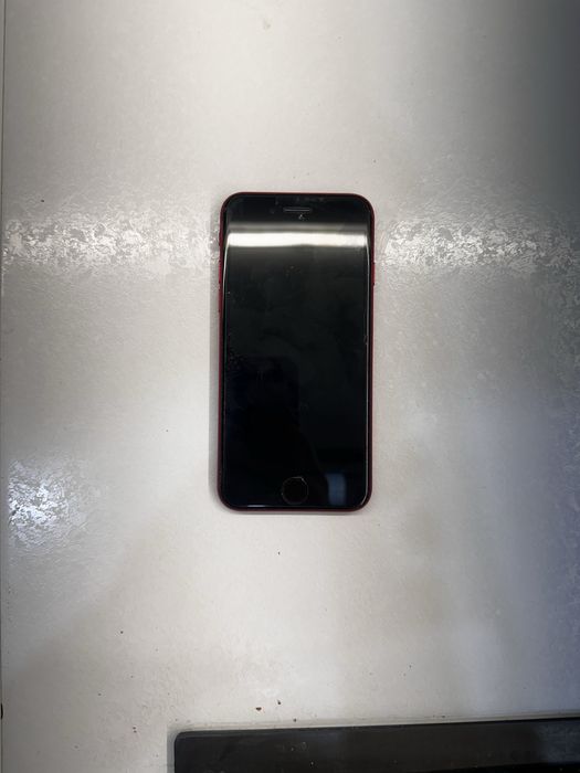 Iphone se 2020 red