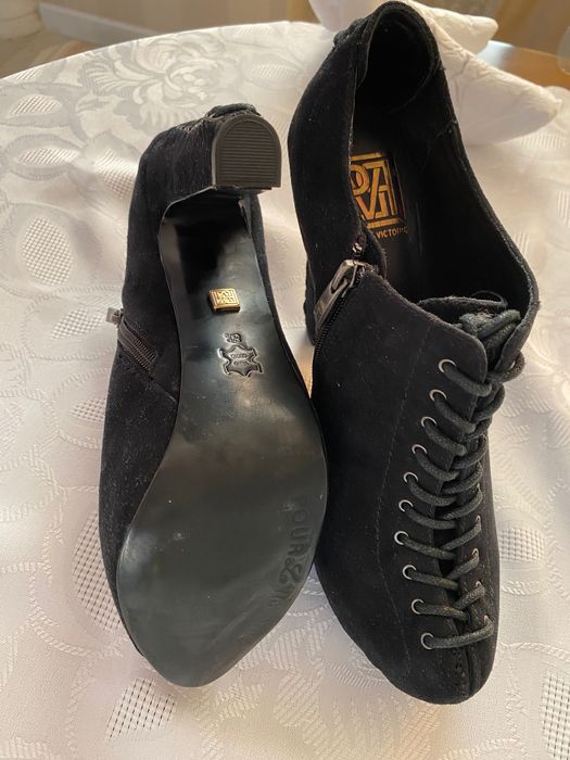 Продаю ботильоны женские