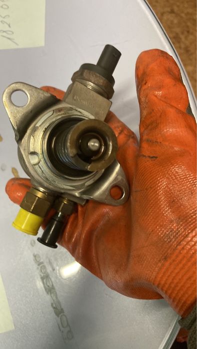 Помпа за високо налягане-оригинална работеща. Пасат 7 - 1.4 бензин мет