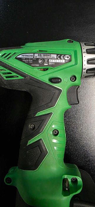 Autofiletanta Hitachi 12V 1,5ah + 1 acumulator de vanzare