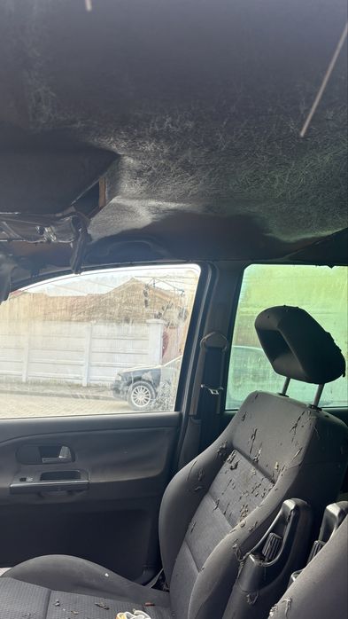 Vand Volkswagen Sharan incendiat
