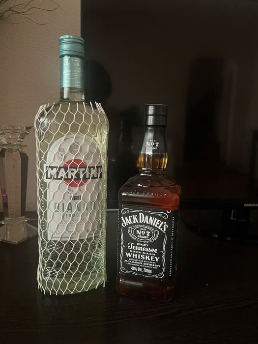 Archa/ Елка 1.8m 250000sum. Martini 250. Jack Daniell 550