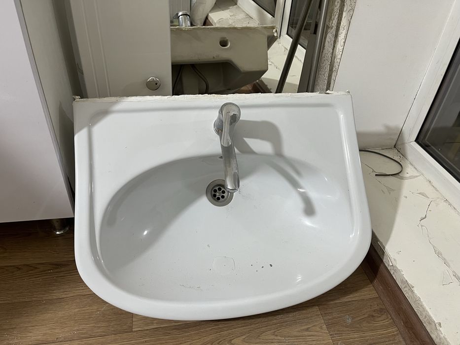 Раковина с тумбой