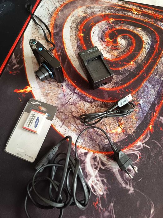 Camera foto digitala Samsung DIGIMAX NV10, 10.1 MP cu 2 acumulatori