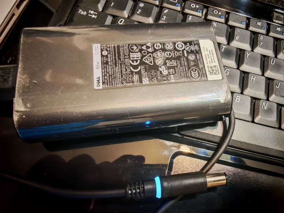 Лаптоп DELL Inspiron 1545 в добро техническо състояние.