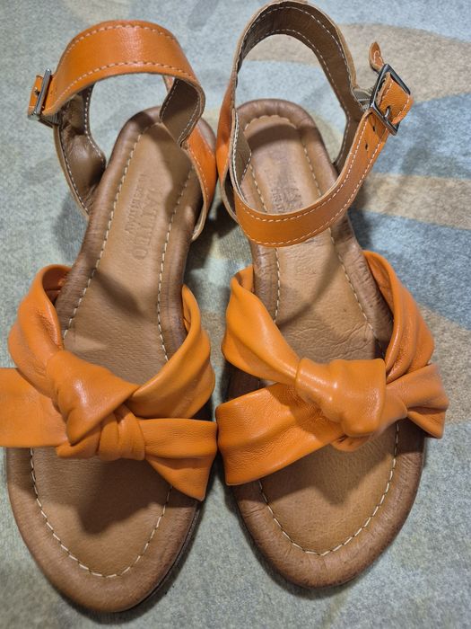 Sandale noi din piele