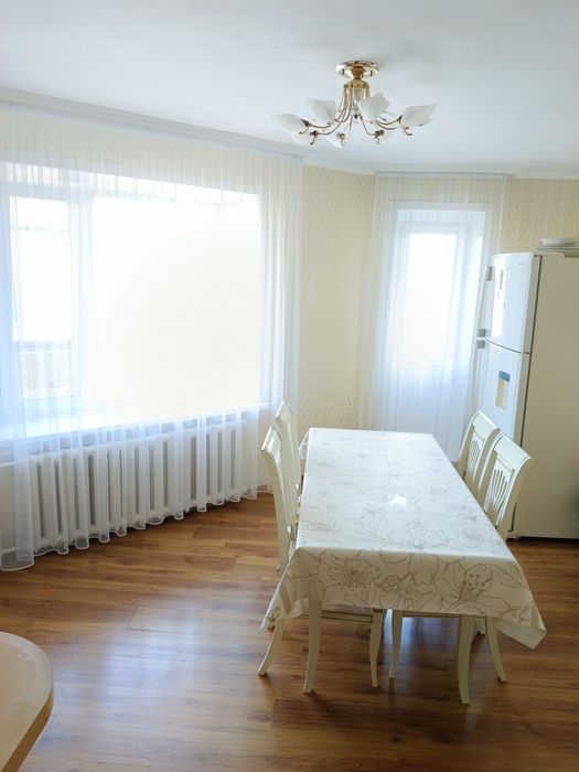 Продам двухэтажную 5 комн. квар. 1 - 80- 6 этаж