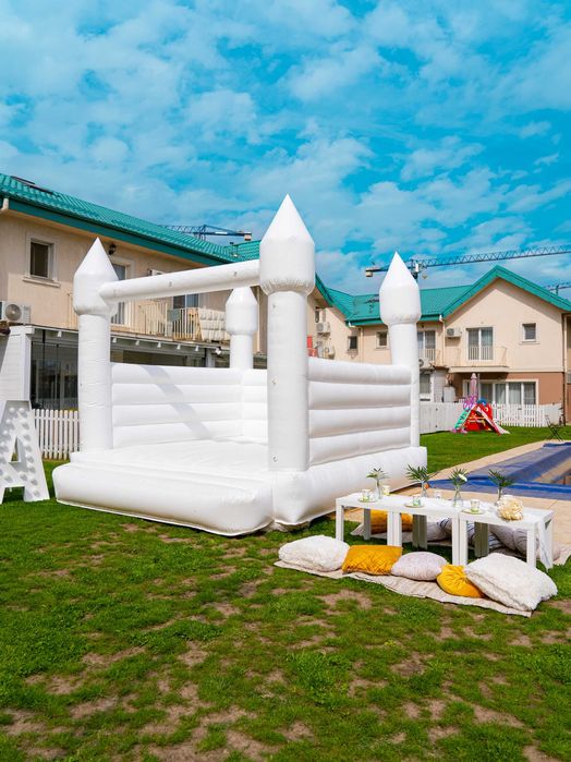 de vanzare castel gonflabil alb de petrecere
