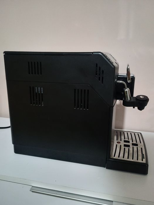 Philips HD8844 автоматична кафемашина с керамична мелачка