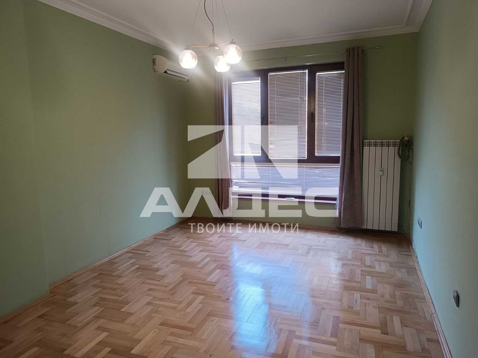 Дава се под наем Тристаен апартамент в София, Център - 123 кв.м за 900 € - Снимка #3