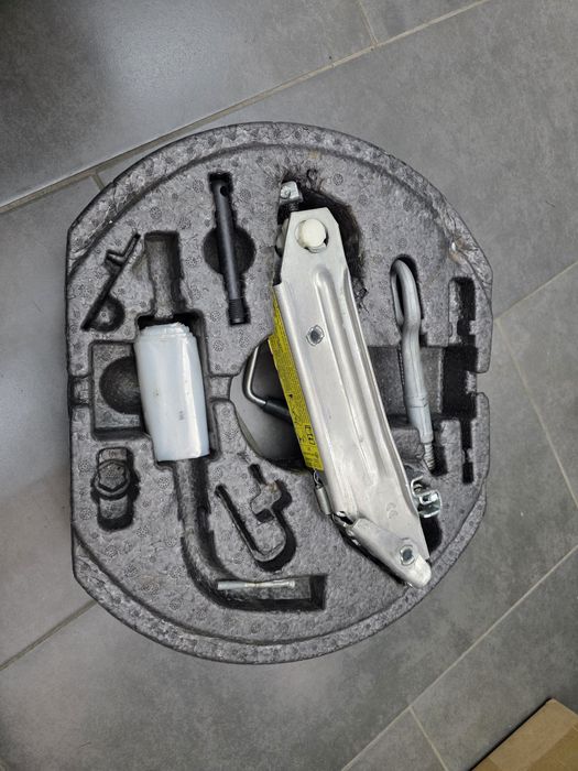 Комплект  Крик, ключ, кука - без гума - Volkswagen, Audi, Skoda, Seat