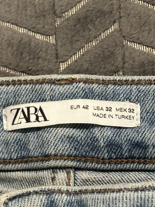 Всички модели дънки са на 20 евео