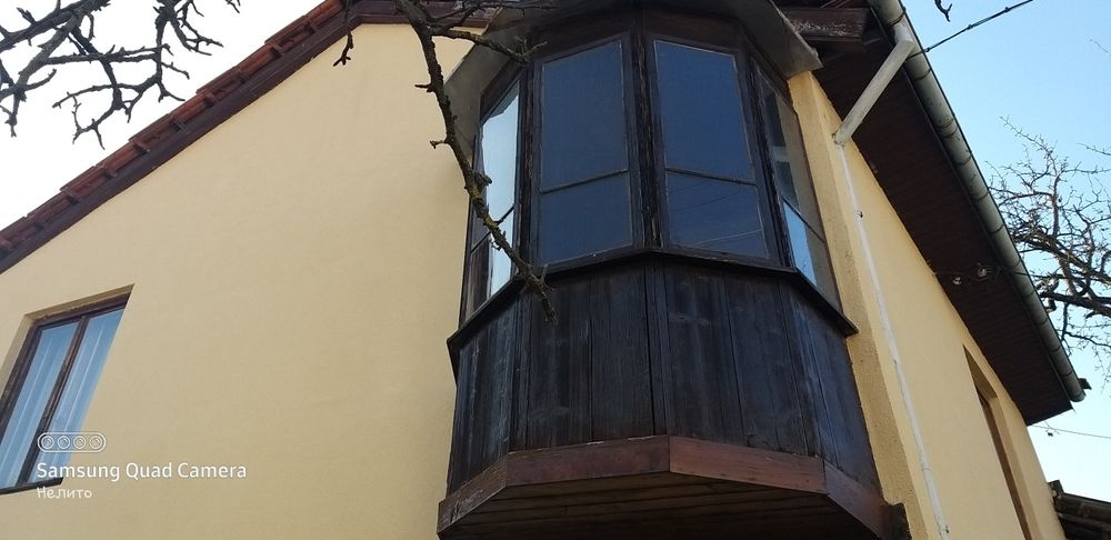 Продавам  двуетажна къща